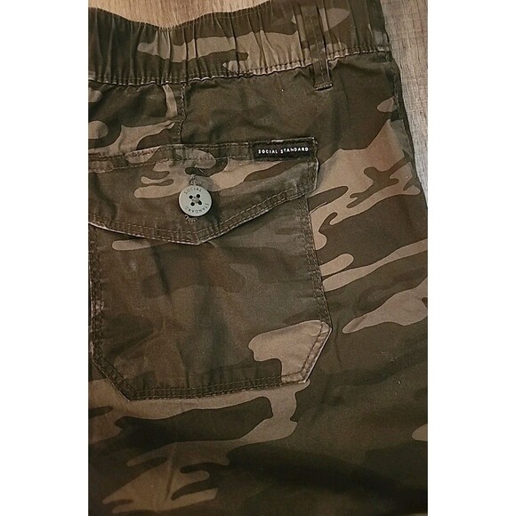 Social Standard Womens Shorts Camouflage Medium Bermuda - Picture 3 of 8